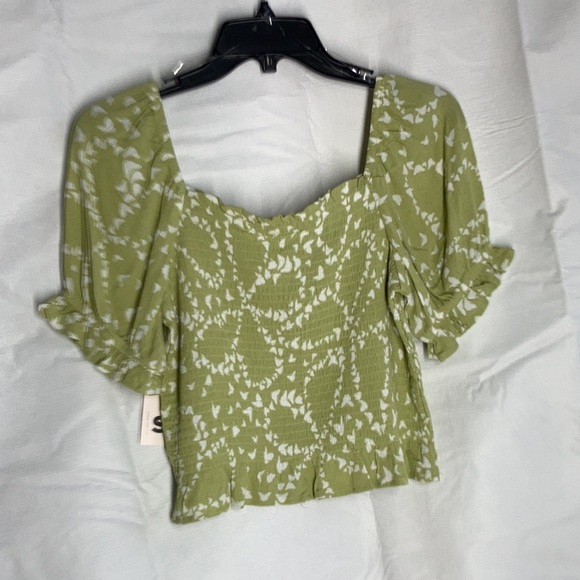 So smocked puff sleeve crop top w butterfly abstract print L jrs - Picture 17 of 17